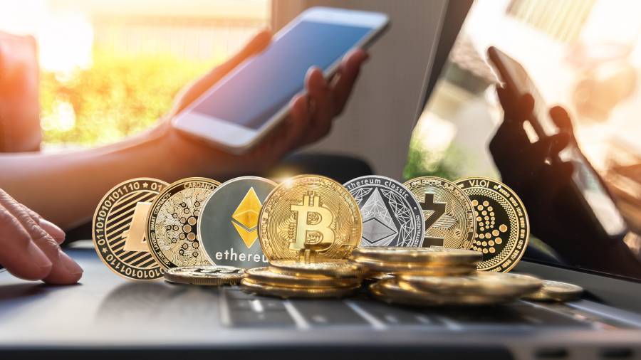 أسهم العملات المشفرة تخرج سالمة من اضطرابات السوق في أبريل