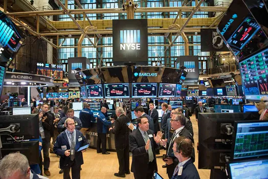 أسهم صناعة الرقائق تعزز ارتفاع وول ستريت مع تراجع التوترات الأمريكية الصينية