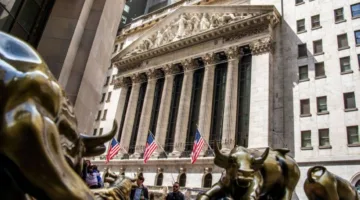 أسواق وول ستريت تنهي يومها بلا تغيير بعد تقلبات في التداولات