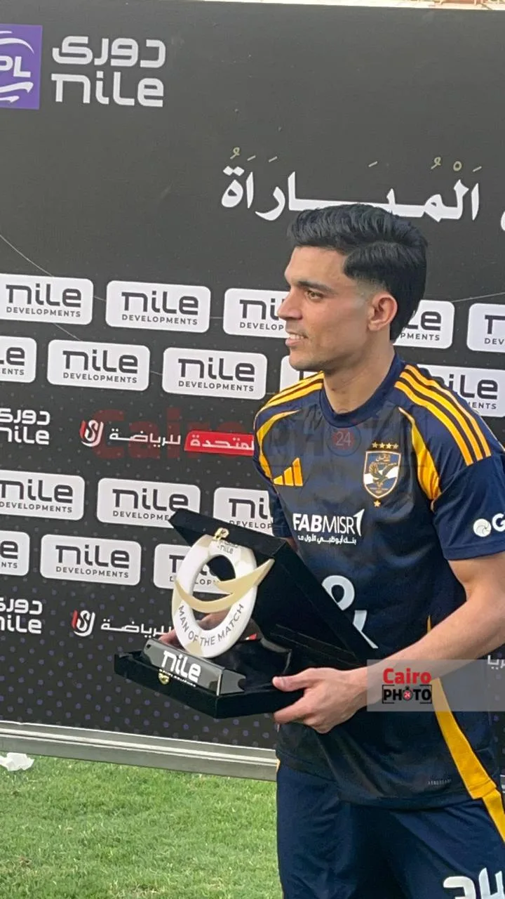 أشرف بن شرقي يتألق في مباراة الأهلي أمام سيراميكا كليوباترا بالدوري