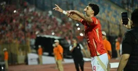 أشرف داري، مدافع الأهلي، بعد الفوز بالدوري: هذه هديتنا للجماهير.