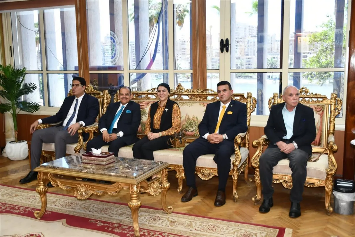 أشرف صبحي يصل إلى الدقهلية ويدشّن منشآت رياضية وشبابية في المنصورة وجمصة. أشرف صبحي يصل إلى الدقهلية ويدشّن منشآت رياضية وشبابية في المنصورة وجمصة.