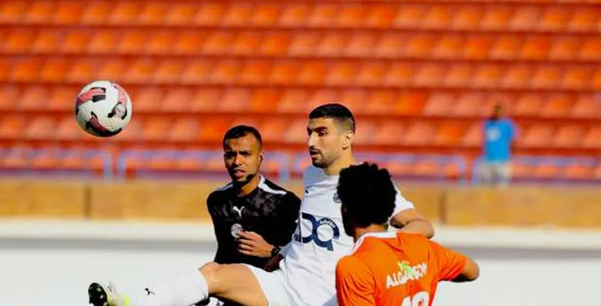 أشعل صراع الصدارة.. فاركو يقلب موازين الدوري بفوز مفاجئ على بيراميدز بثلاثية أشعل صراع الصدارة.. فاركو يقلب موازين الدوري بفوز مفاجئ على بيراميدز بثلاثية