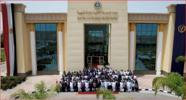 أكاديمية الشرطة تستضيف مجموعة من المشاركين في منحة ناصر للقيادة العالمية أكاديمية الشرطة تستضيف مجموعة من المشاركين في منحة ناصر للقيادة العالمية