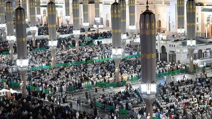 أكثر من 100 مركز توعوي إثرائي في جنبات المسجد الحرام