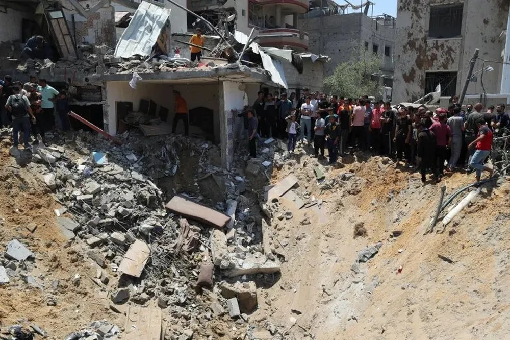 أكثر من 20 ضحية جراء القصف العنيف للاحتلال على غزة أكثر من 20 ضحية جراء القصف العنيف للاحتلال على غزة