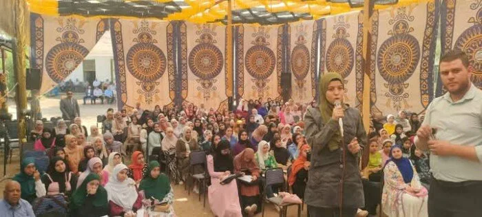 أكثر من 2000 طالب وطالبة يشاركون في جلسات المراجعة النهائية للثانوية العامة بساحل سليم في أسيوط. أكثر من 2000 طالب وطالبة يشاركون في جلسات المراجعة النهائية للثانوية العامة بساحل سليم في أسيوط.
