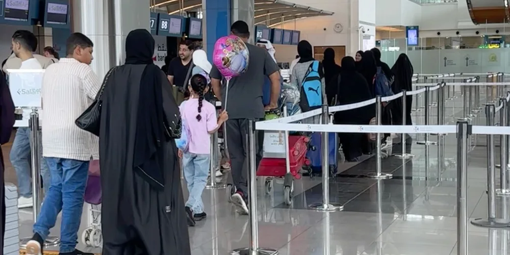 أكثر من 3 ملايين سائح استخدموا مطارات سلطنة عُمان حتى نهاية مارس 2025 أكثر من 3 ملايين سائح استخدموا مطارات سلطنة عُمان حتى نهاية مارس 2025