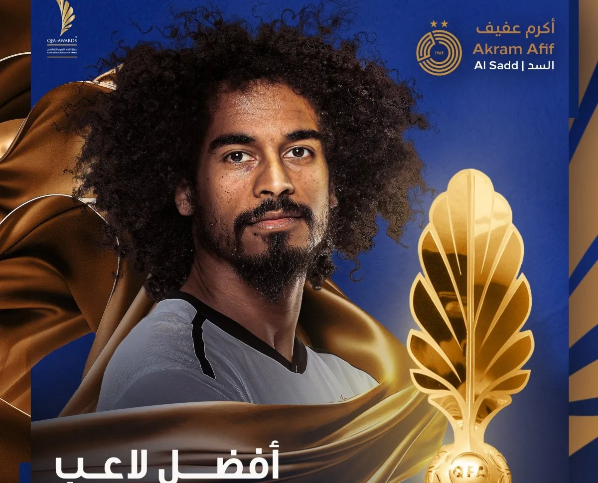 أكرم عفيف يتوج كأفضل لاعب في حفل جائزة منصور المفتاح، والسد يحصد لقب أفضل مدرج. أكرم عفيف يتوج كأفضل لاعب في حفل جائزة منصور المفتاح، والسد يحصد لقب أفضل مدرج.