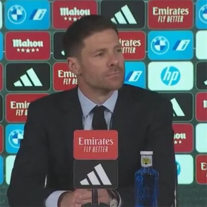 ألونسو: ريال مدريد هو الفرصة المثالية.. والانتقالات ليست من اهتماماتي في الوقت الحالي. ألونسو: ريال مدريد هو الفرصة المثالية.. والانتقالات ليست من اهتماماتي في الوقت الحالي.