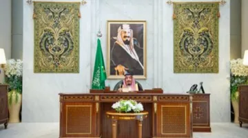 أمام خادم الحرمين الشريفين، يؤدى الأمراء اليمين بعد صدور الأوامر الملكية بتعيينهم في المناصب الجديدة.