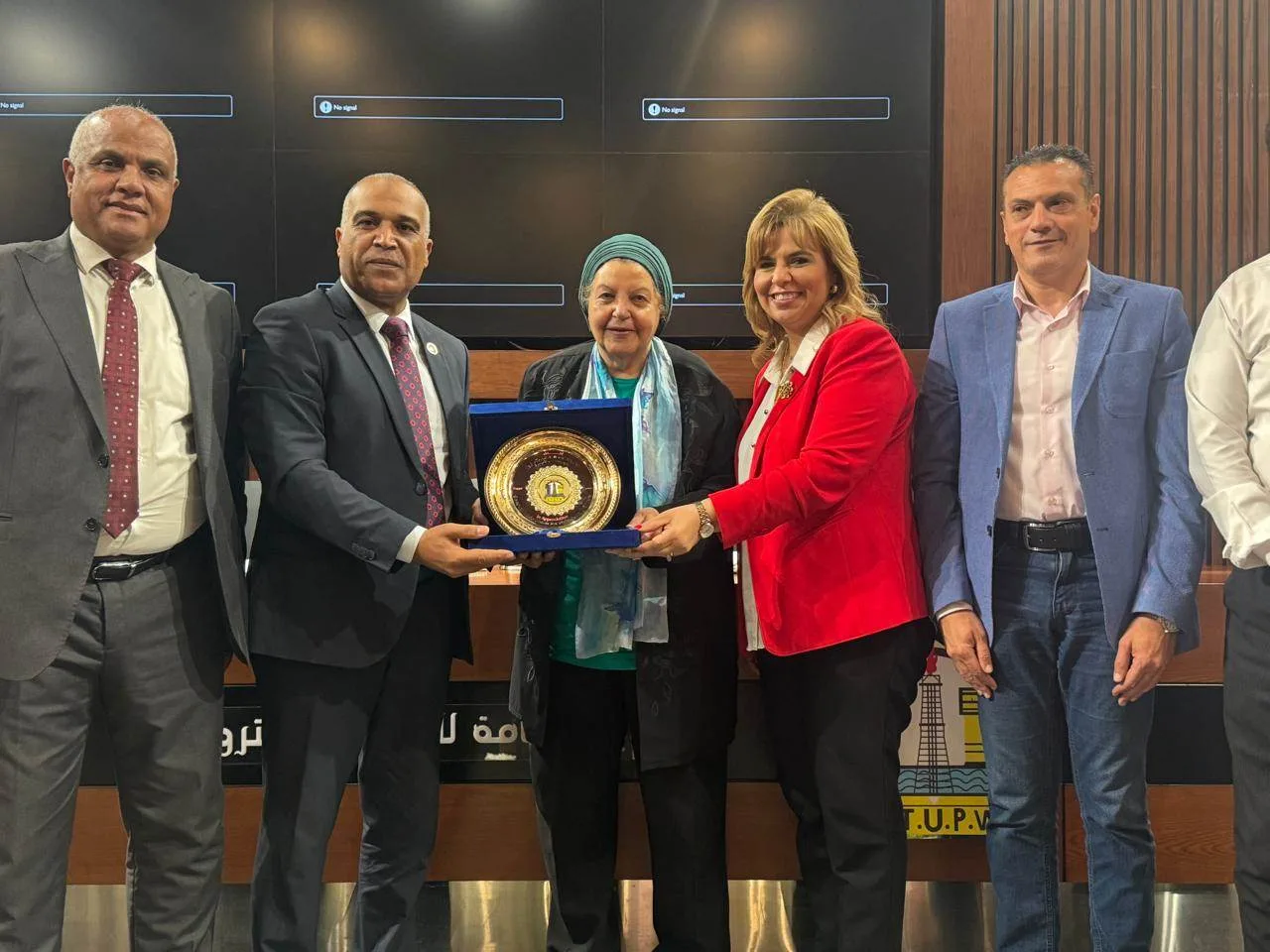 أمانة المرأة في نقابة البترول تلتقي بوزيرة القوى العاملة السابقة عائشة عبد الهادي أمانة المرأة في نقابة البترول تلتقي بوزيرة القوى العاملة السابقة عائشة عبد الهادي