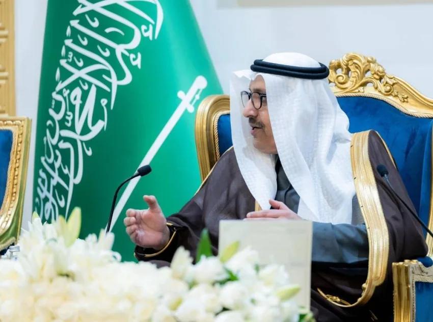 أمير الباحة يستعرض أعمال لجنة التسوية العائلية في المنطقة