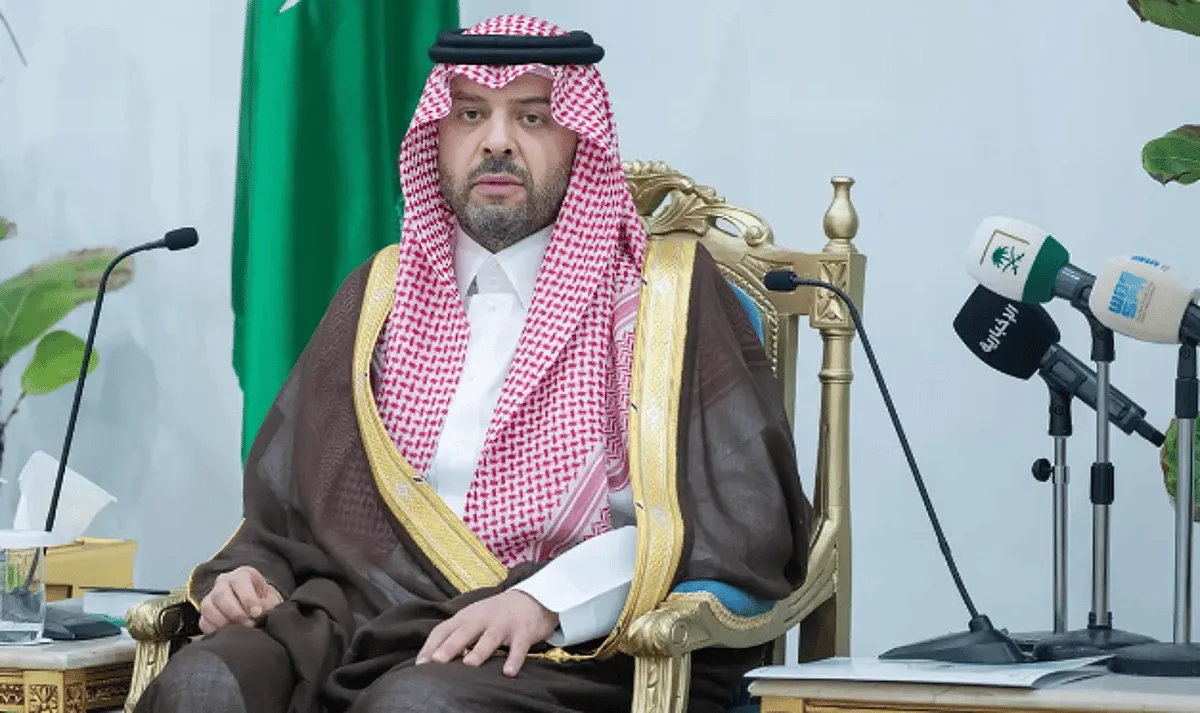 أمير الحدود الشمالية يستعرض الخدمات المقدمة للحجاج في منفذ جديدة عرعر أمير الحدود الشمالية يستعرض الخدمات المقدمة للحجاج في منفذ جديدة عرعر