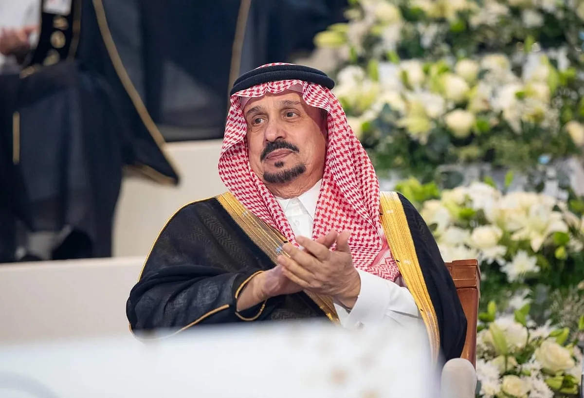 أمير الرياض يشرف على احتفال تخرج الدفعة 69 من طلاب جامعة الإمام محمد بن سعود الإسلامية أمير الرياض يشرف على احتفال تخرج الدفعة 69 من طلاب جامعة الإمام محمد بن سعود الإسلامية