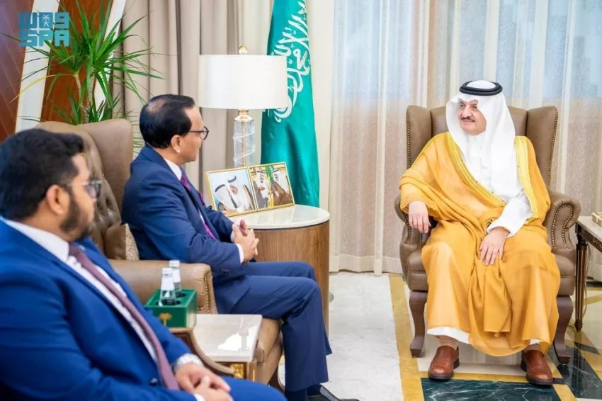 أمير الشرقية يلتقي سفير سريلانكا في المملكة أمير الشرقية يلتقي سفير سريلانكا في المملكة