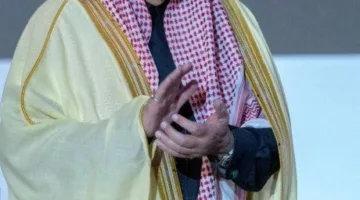 أمير القصيم يبارك لرئيس وأعضاء نادي الحزم في الرس بمناسبة ترقيتهم إلى دوري روشن للمحترفين.