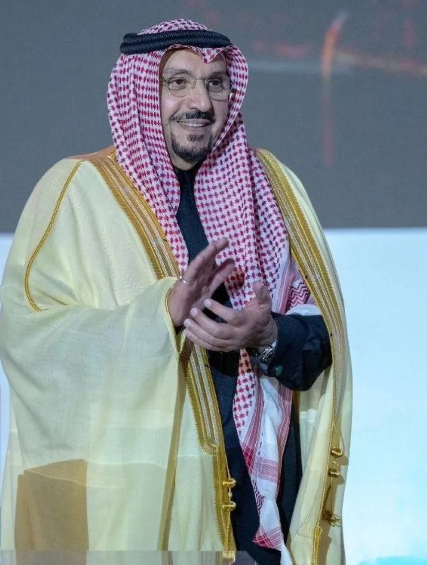 أمير القصيم يبارك لرئيس وأعضاء نادي الحزم في الرس بمناسبة ترقيتهم إلى دوري روشن للمحترفين. أمير القصيم يبارك لرئيس وأعضاء نادي الحزم في الرس بمناسبة ترقيتهم إلى دوري روشن للمحترفين.