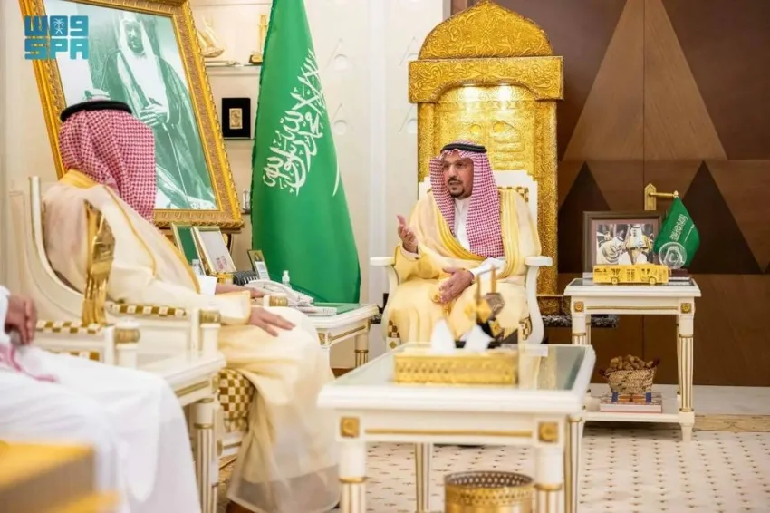 أمير القصيم يستعرض أنشطة فرع الهلال الأحمر بالمنطقة ويثني على الأداء التدريبي والتشغيلي أمير القصيم يستعرض أنشطة فرع الهلال الأحمر بالمنطقة ويثني على الأداء التدريبي والتشغيلي