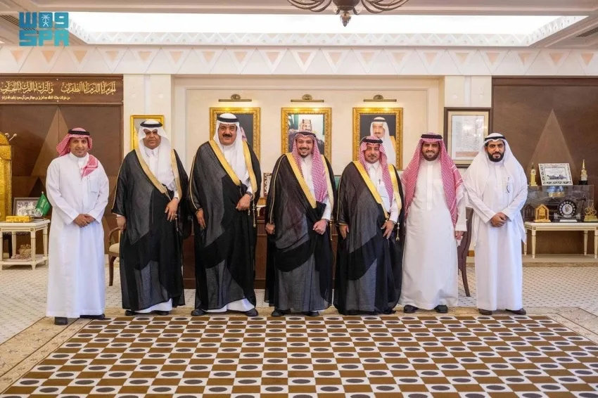 أمير القصيم يستقبل الأمين العام لمركز الملك عبدالعزيز للحوار الحضاري أمير القصيم يستقبل الأمين العام لمركز الملك عبدالعزيز للحوار الحضاري