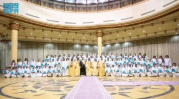 أمير القصيم يكرم 102 طالب متفوق بجائزة العبودي للتميز الأكاديمي في محافظة المذنب.