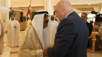 أمير الكويت يعلن زيادة مستوى التمثيل الدبلوماسي مع لبنان