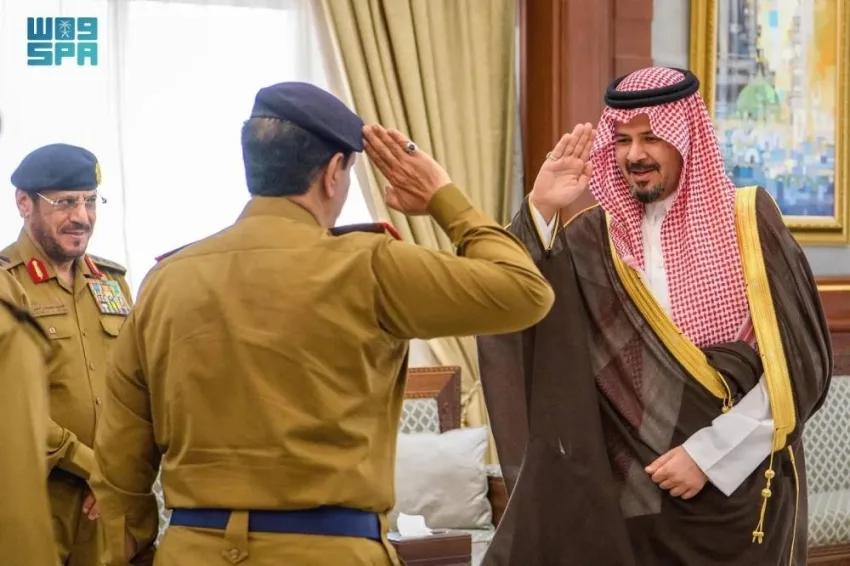أمير المدينة يراجع جاهزية الدفاع المدني لاستقبال موسم الحج أمير المدينة يراجع جاهزية الدفاع المدني لاستقبال موسم الحج