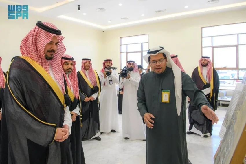 أمير المدينة يزور مركز استقبال الحجاج على طريق الهجرة أمير المدينة يزور مركز استقبال الحجاج على طريق الهجرة