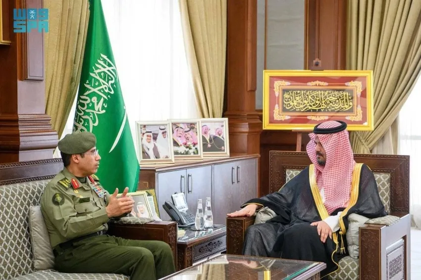 أمير المدينة يسلط الضوء على جهود الجوازات في تسهيل خدمات الحجاج عبر المعابر. أمير المدينة يسلط الضوء على جهود الجوازات في تسهيل خدمات الحجاج عبر المعابر.