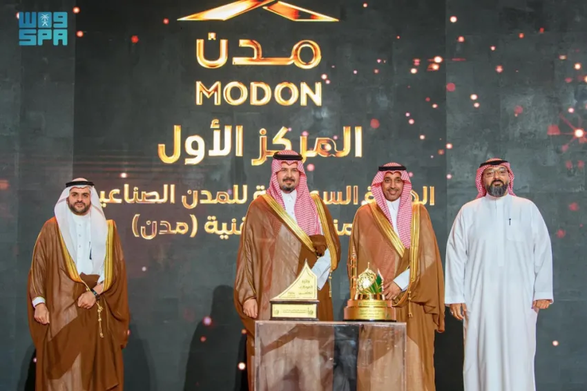أمير المدينة يفتتح الحفل الختامي للدورة الثامنة لجائزة المدينة المنورة للأداء الحكومي المتميز لعام 2024م أمير المدينة يفتتح الحفل الختامي للدورة الثامنة لجائزة المدينة المنورة للأداء الحكومي المتميز لعام 2024م