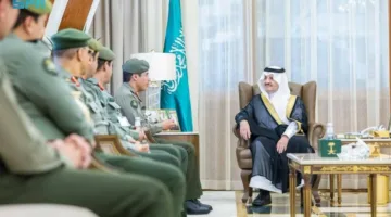 أمير المنطقة الشرقية يلتقي مدير عام الجوازات