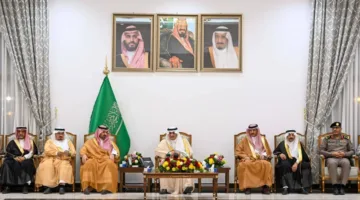 أمير تبوك يتفقد خدمات ضيوف الرحمن في مدينة الحجاج بمنفذ حالة عمار.