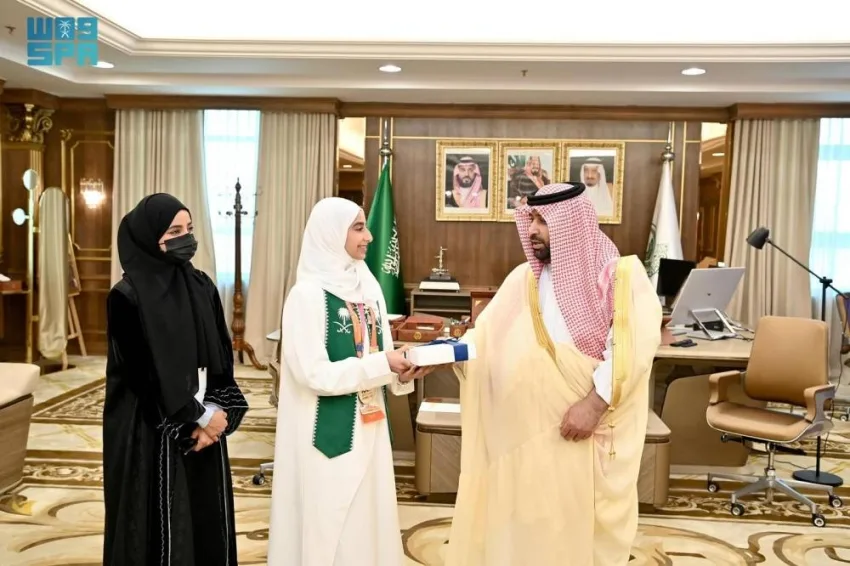 أمير جازان يكرم الطالبة جيوان شعبي لحصولها على المركز الثاني عالميًا في “آيسف 2025” أمير جازان يكرم الطالبة جيوان شعبي لحصولها على المركز الثاني عالميًا في “آيسف 2025”