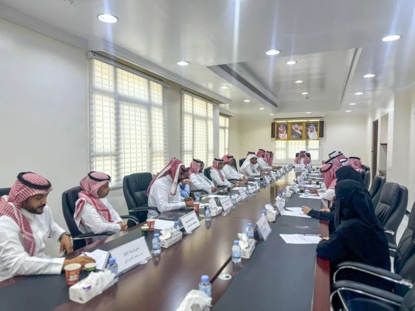 أمين أملج يتولى رئاسة اجتماع المجلس المحلي أمين أملج يتولى رئاسة اجتماع المجلس المحلي