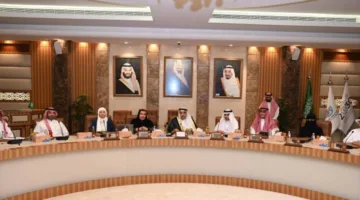 أمين المنطقة الشرقية يجتمع مع فريق دعم الباعة المتجولين