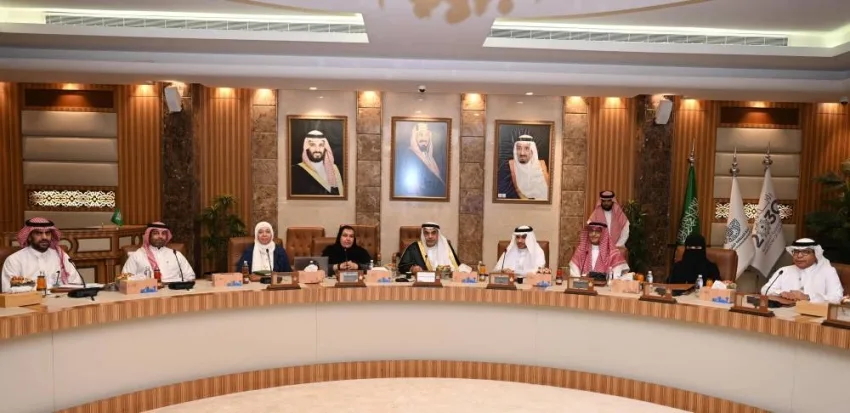أمين المنطقة الشرقية يجتمع مع فريق دعم الباعة المتجولين أمين المنطقة الشرقية يجتمع مع فريق دعم الباعة المتجولين