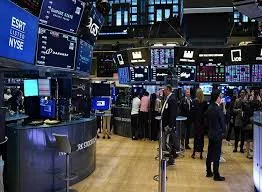 أنظار الأسواق تتجه إلى باول وقرار الفيدرالي وسط ترقب مسار الفائدة الأميركية
