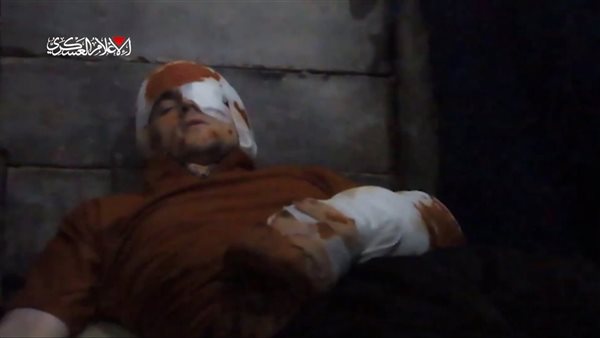 «أنقذونا وأوقفوا الحرب».. حماس تنشر مقطعًا لمحتجز إسرائيلي نجا من الموت