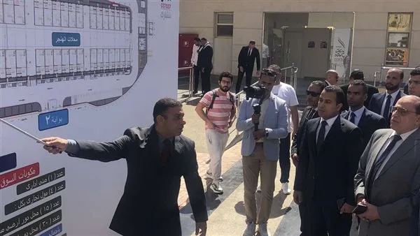 أهالى المقطم يستقبلون محافظ القاهرة ومستشار رئيس الجمهورية بالزغاريد (فيديو)