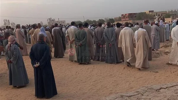 أهالي قرية عرب أبو كريم بأسيوط يشيعون جثمان شاب بعد انتشاله من بئر مياه