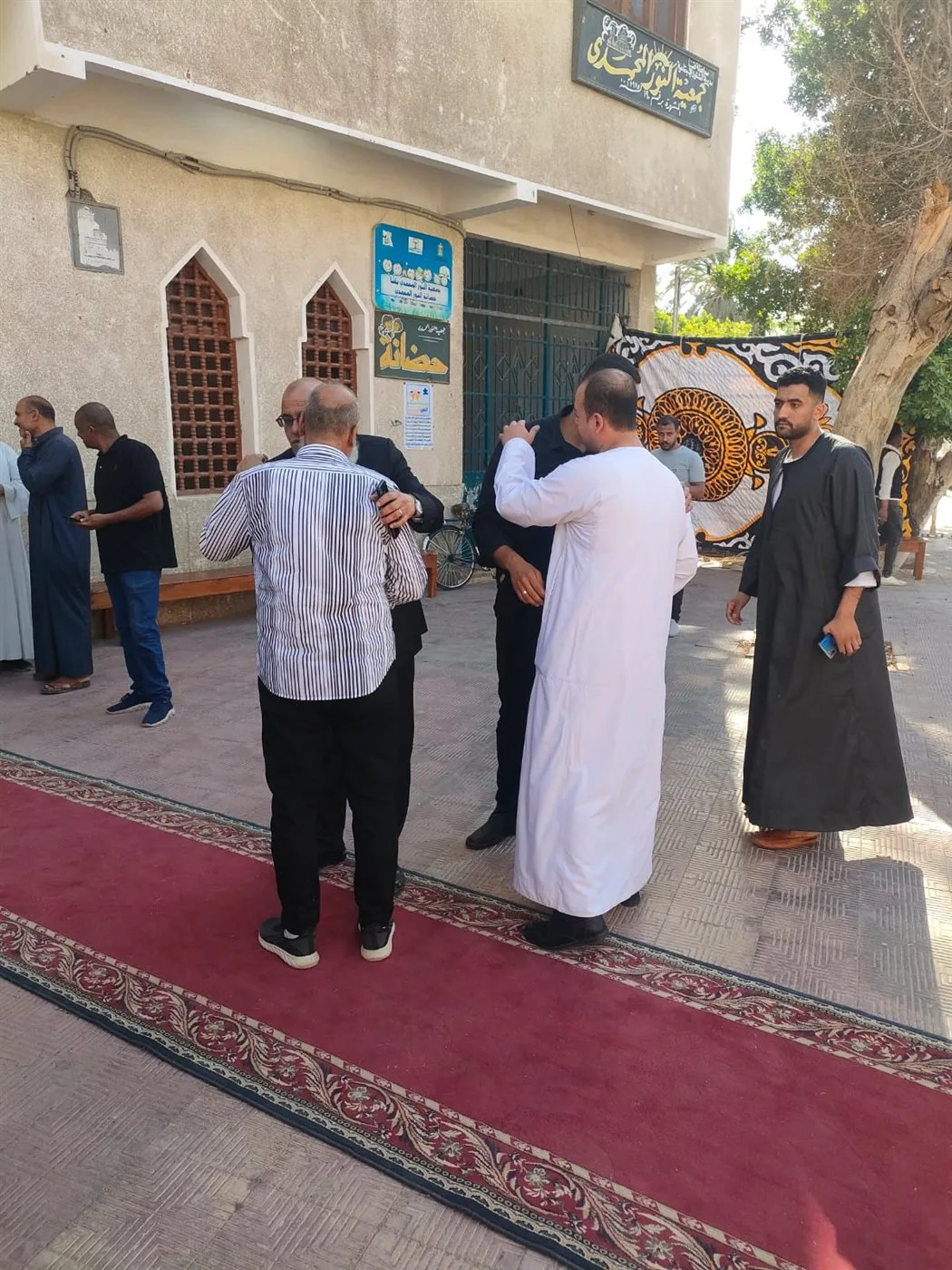 أهالي قنا وقادتها يحضرون عزاء شقيقة محمود الخطيب (صور) أهالي قنا وقادتها يحضرون عزاء شقيقة محمود الخطيب (صور)