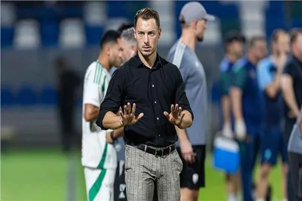 أهلي جدة يوضح موقفه بشأن رحيل مدربه أهلي جدة يوضح موقفه بشأن رحيل مدربه