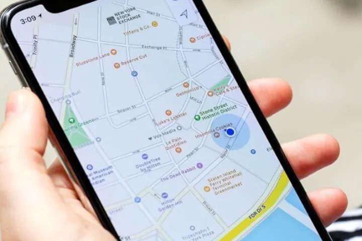 أوروبيون يعبرون عن استيائهم من سرقة هواتف آيفون في أوروبا وتحديد أماكنها في الدار البيضاء. أوروبيون يعبرون عن استيائهم من سرقة هواتف آيفون في أوروبا وتحديد أماكنها في الدار البيضاء.