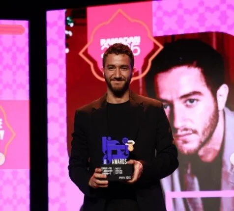 أول رد فعل من أحمد مالك بعد حصوله على جوائز الإبداع في الدراما