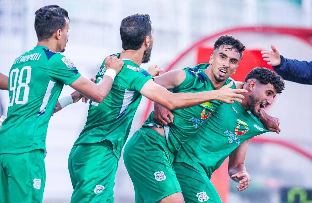 أولمبيك الدشيرة يحقق إنجاز الصعود إلى الدرجة الأولى في الدوري المغربي لأول مرة في تاريخه.
