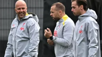 أياكس يتعاقد مع مدرب ليفربول حتى عام 2027