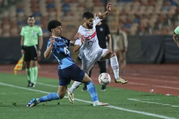 أيمن الرمادي يلتقي بلاعبي الزمالك تحضيراً لمباراة بتروجت أيمن الرمادي يلتقي بلاعبي الزمالك تحضيراً لمباراة بتروجت