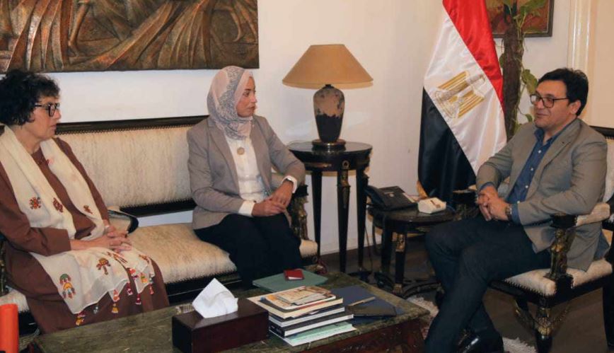 وزير الثقافة يبحث مع جمعية المكنز الإسلامي تعزيز التعاون في تدريب الكوادر وحفظ التراث