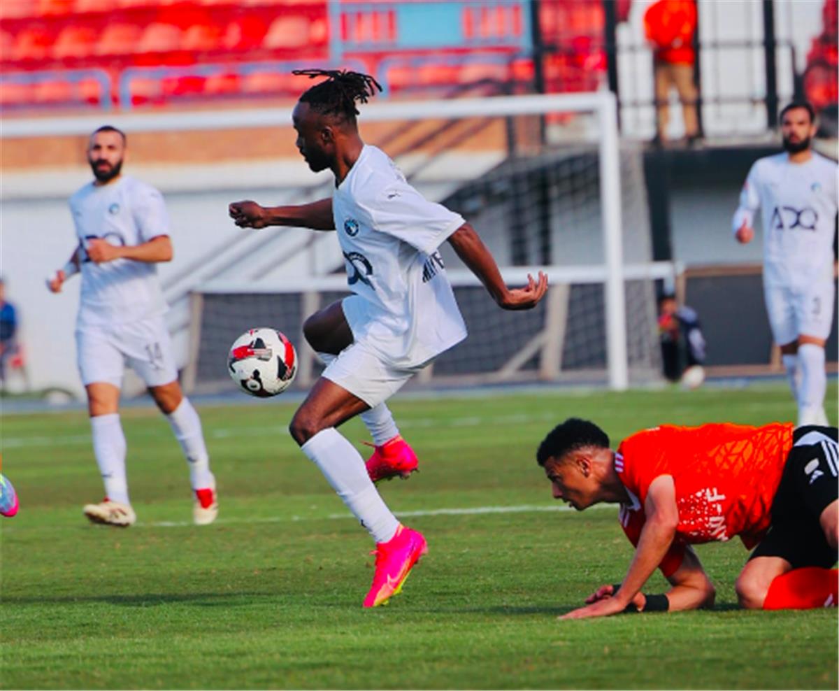 إبراهيم عادل يُسجل هدف بيراميدز الأول أمام فاركو