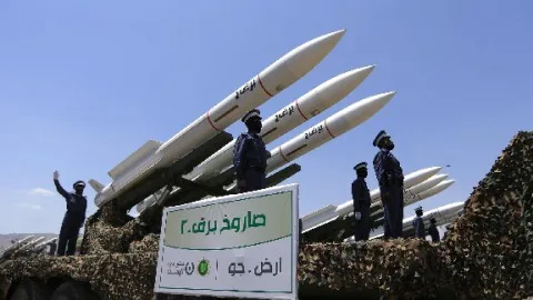 إثر صواريخ “أنصار الله”.. شركات طيران دولية تواصل تعليق رحلاتها لإسرائيل وتزايد مخاوف من ارتفاع الأسعار والخسائر بسبب التهديدات